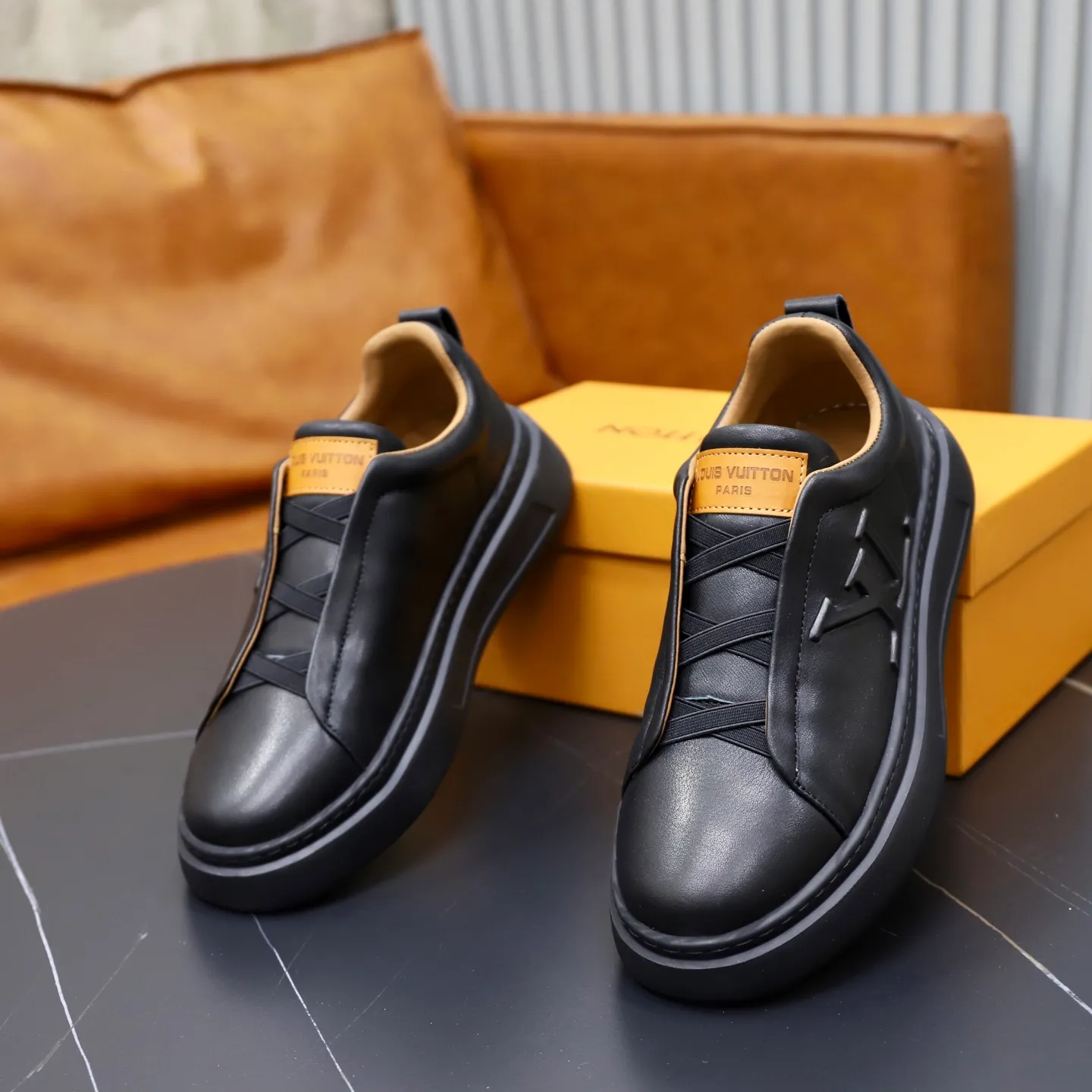 Men's shoes: 480💰🙅‍♂️🙅‍♂️🙅‍♂️ Brand: LV Louis Vuitton Standard code: 38-44 (45 customized) Grade: Same as the official website Material: Original cowhide fabric Comfortable cowhide lining Increased lightness, wear-resistant and soft outsole Style category: Men's fashionable casual shoes Running sneakers Distinguished luxury brand elements Top luxury Color: actual picture color
